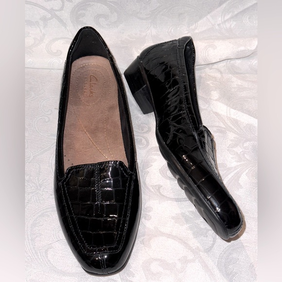 Clarks Shoes - Clarks Everyday Croc Embossed
Patent Leather Loafers, NEW, Size 7.5